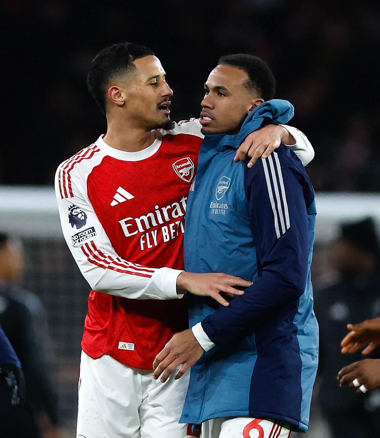 真人娱乐-琼斯:加布里埃尔和萨利巴面对曼联时非常脆弱,有时甚至有些软弱