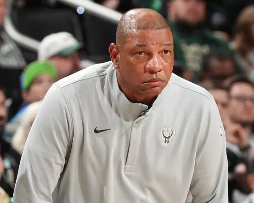 九游娱乐赛事直播-里弗斯：伤病、字母哥的交易传言是雄鹿本赛季失败的原因